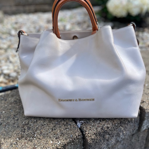 Dooney & Bourke Cream Tote Structured Elegance - Picture 2 of 5